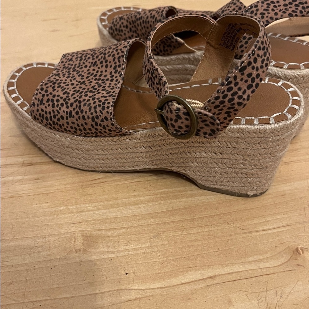 Universal Thread Tan Leopard Sandals - Picture 5 of 6